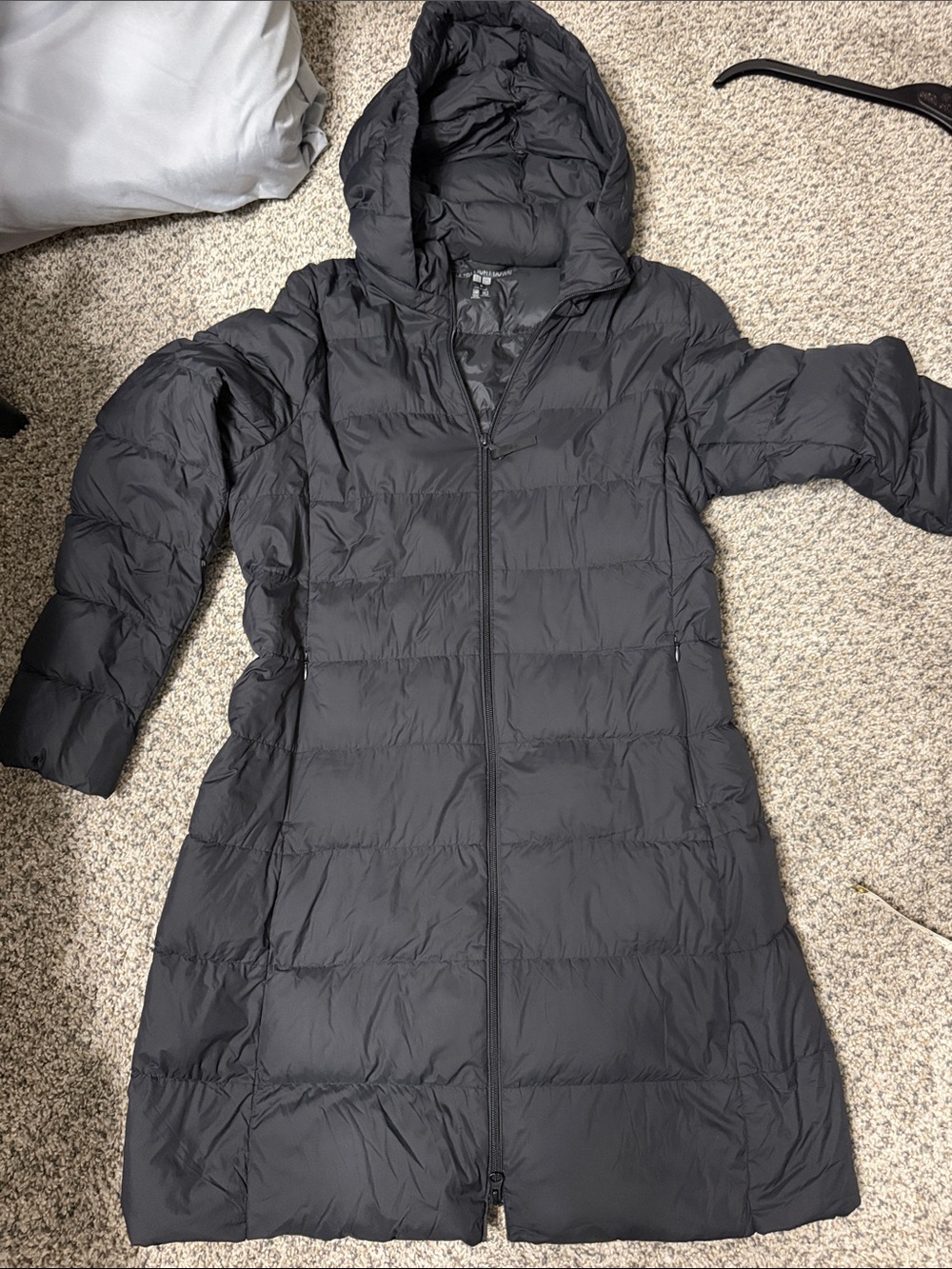 Uniqlo ultra lightweight down removable hood womens’s medim black